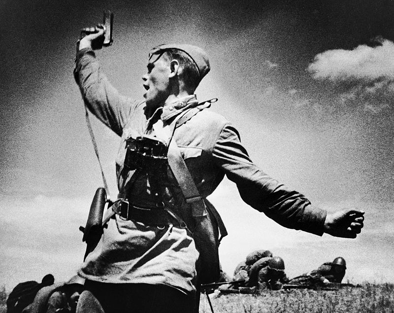 Iconic photo of a Soviet officer